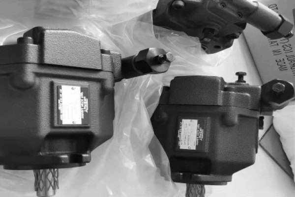 Гидравлический насос для строительной техники YUKEN